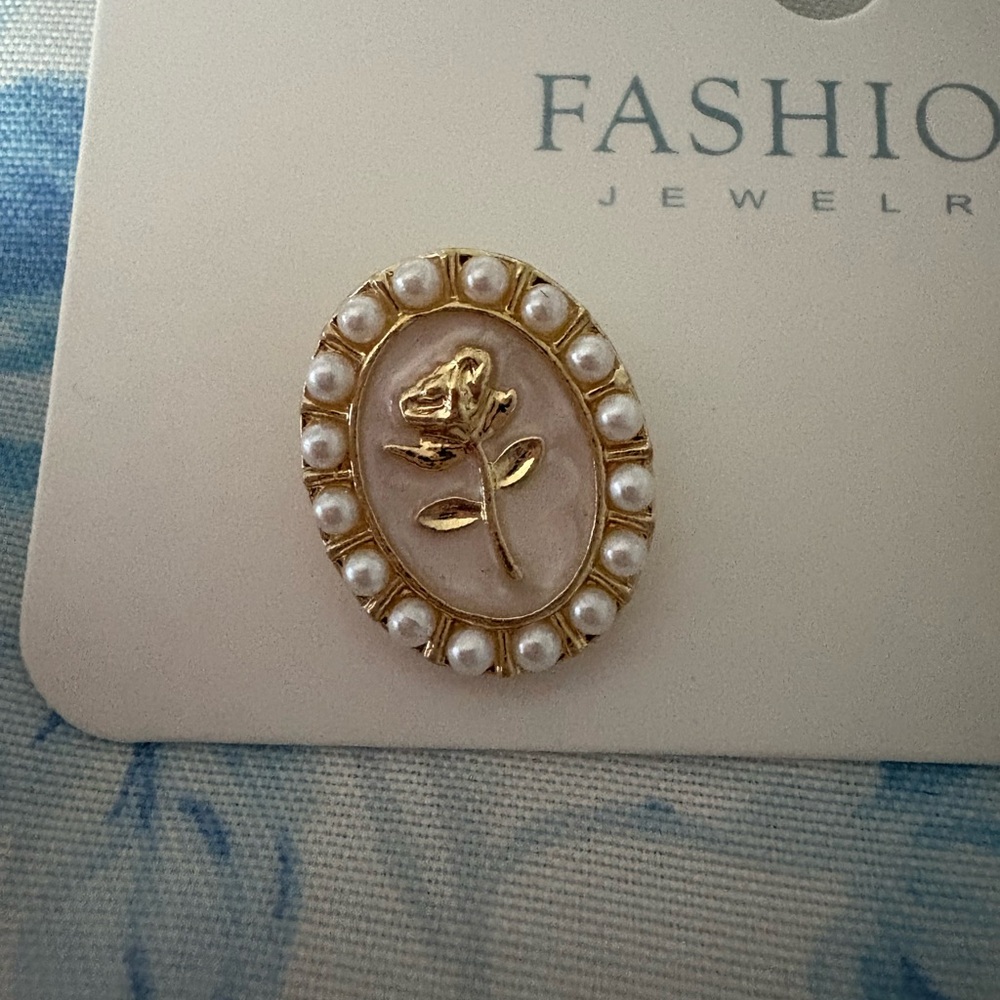 Vintage Elegant Gold and White Rose Earrings - Picture 5 of 5